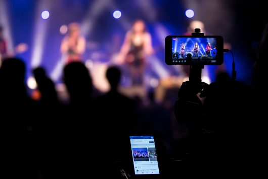 Selecting the Ideal Gadget for Live Broadcasting: Mobility or Strength?